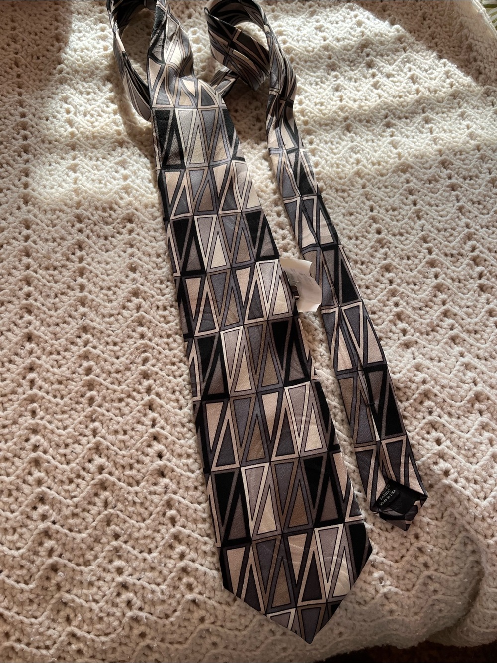 Men’s Martin Wong geometric  Pattern Silk Tie in Black, Gray & Cream